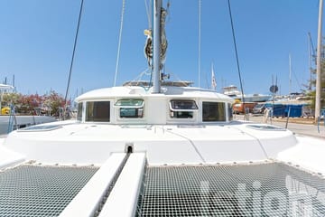 Mykonos Catamaran Cruise to Delos with Meal and Drinks