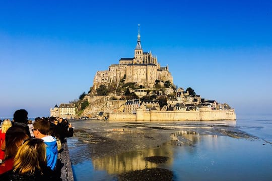 Private Mont-Saint-Michel Tour from Paris by Luxury Vehicle