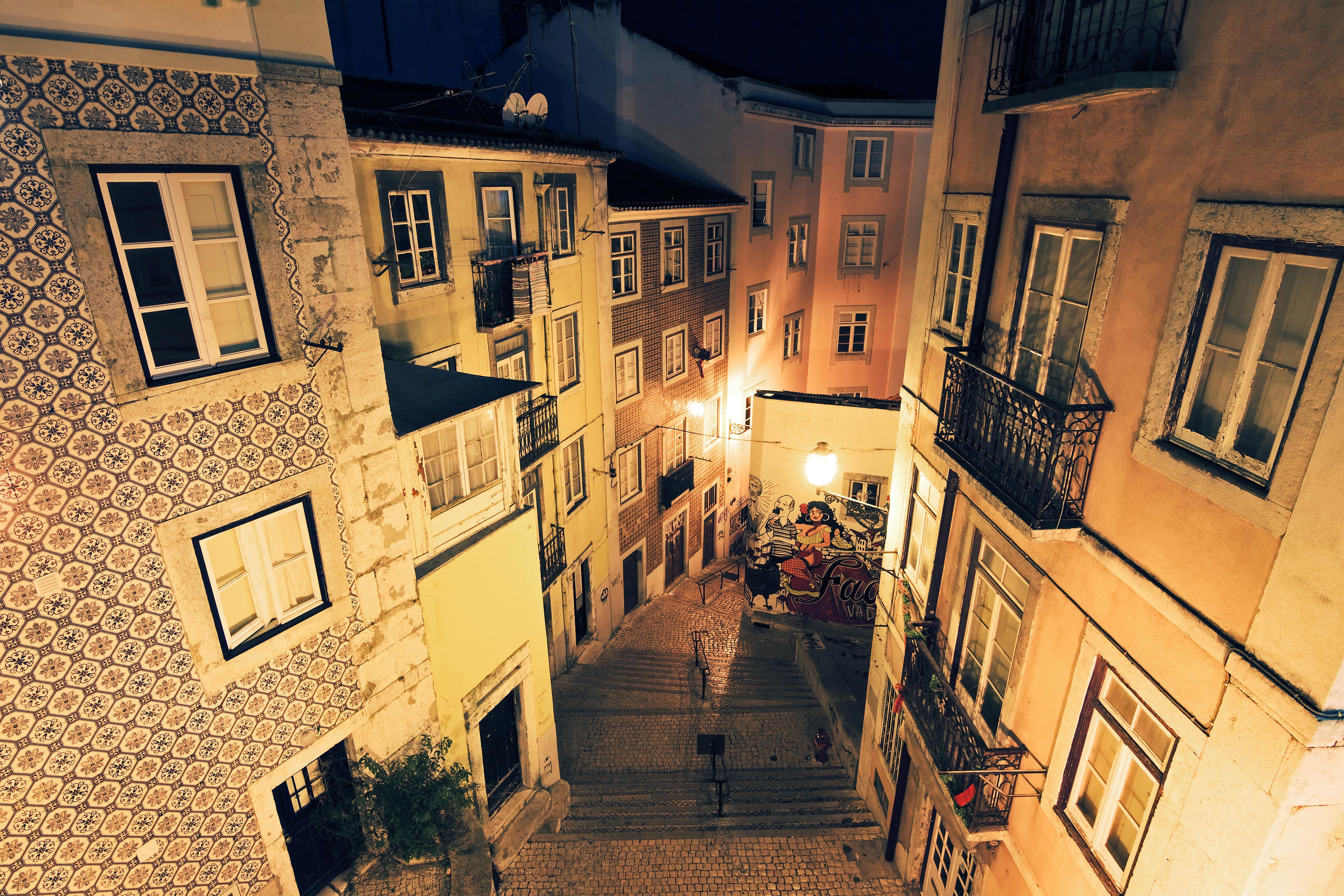 LISBON: Private Night Tour in Lisbon
