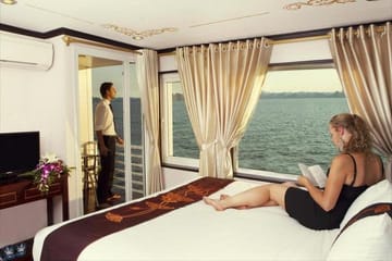 Bai Tu Long Bay Luxury Cruise with Kayaking and Swimming