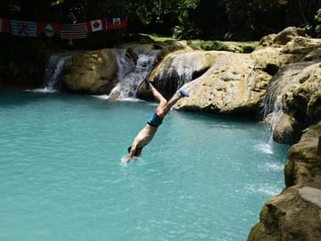 Dive in the Blue Hole