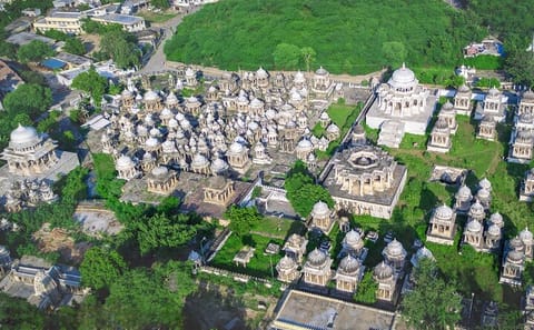 Cultural Bus Tour of Jaipur and Balicha in Rajasthan