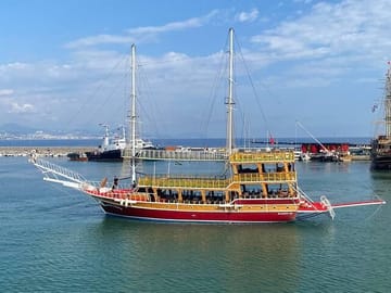 Relaxing Boat Tour with Lunch in Alanya, Türkiye