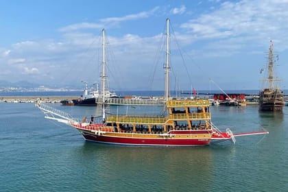 Relax Boat Tour with Lunch and Soft Drinks in Alanya