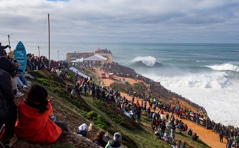 Private Tour of Nazaré's Big Waves and Óbidos from Porto