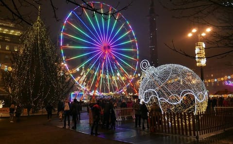 Walking Tour of Glasgow's Christmas Markets and Festive Culture
