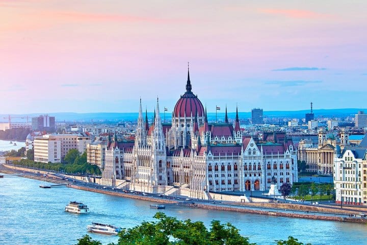 TOP Budapest : Private Guided Tour with your mobile 3