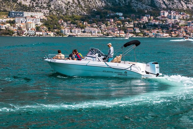 Speedboat up to 10 passengers