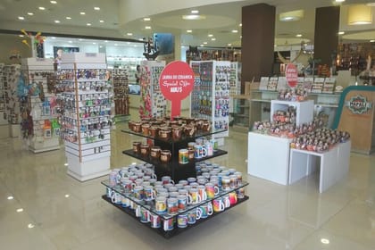 Guided Shopping Tour to Bella Mare Store (Cigars, Chocolate, Rum and Souvenirs)