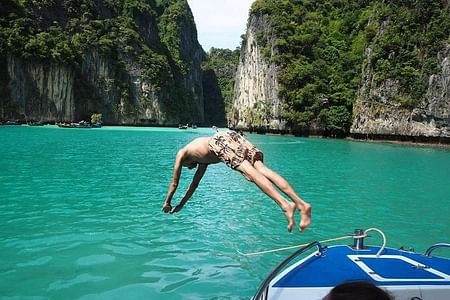 Phi Phi Island Speedboat Adventure with Lunch from Phuket