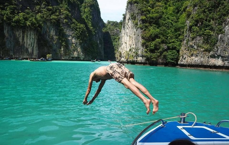 Phi Phi and Maya Bay Speedboat Tour with Lunch from Kathu
