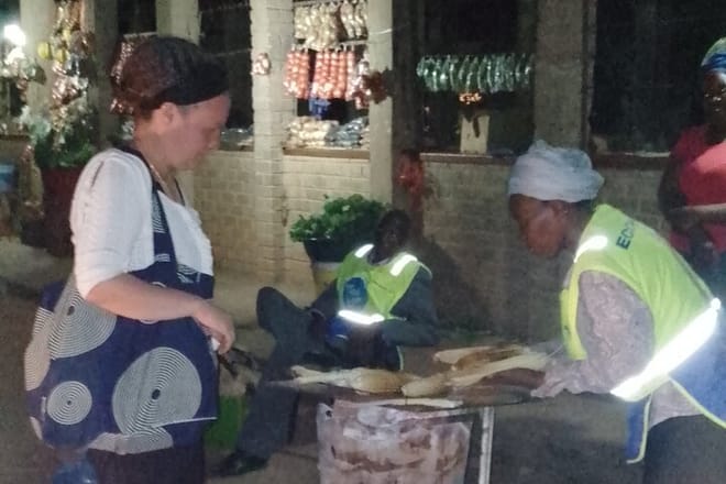 Buying corn at Chinotimba market