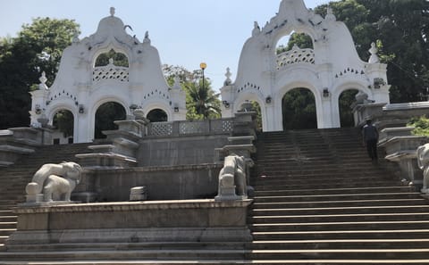 Colombo Walking Tour: Explore History and Culture in Sri Lanka