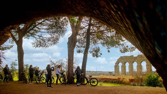 Appian Way Bike Tour with Park of the Aqueducts and the Roman Countryside 9