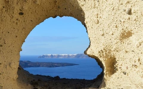 Private Custom Tour of Akrotiri and Firostefani in Santorini