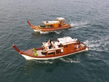 Luxury Full-Day Long-Tail Boat Tour from Chalong, Phuket