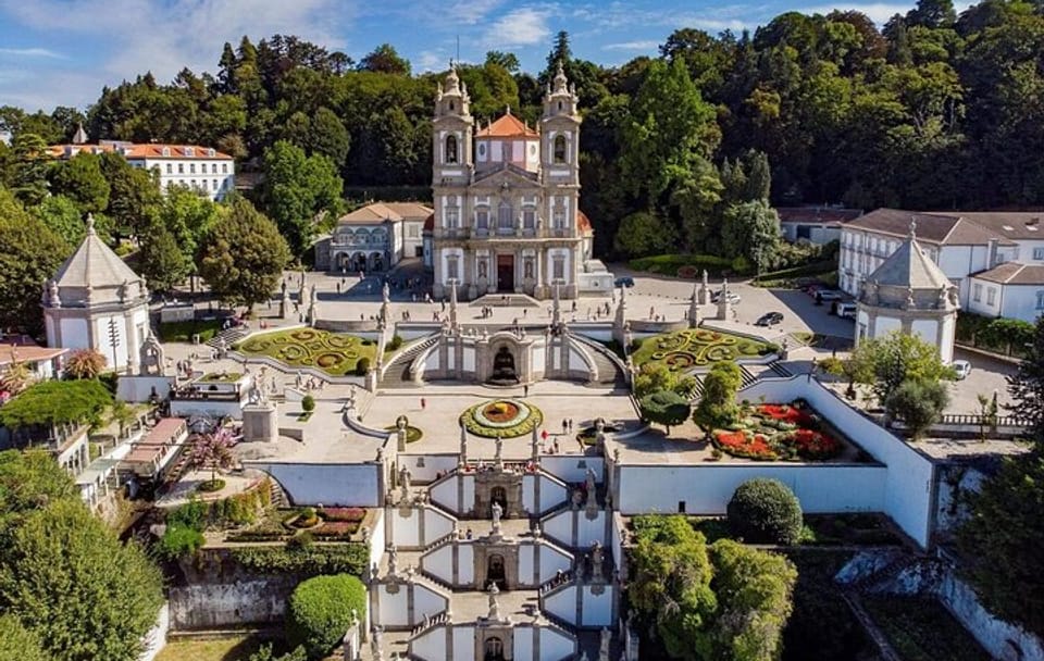 BRAGA E GUIMARÃES: Private Historic Tour from Porto
