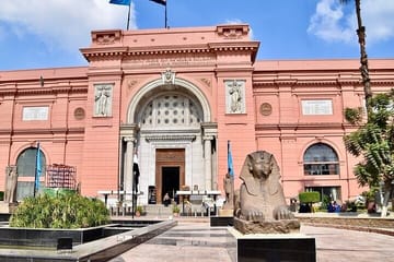 Giza Pyramids and Egyptian Museum Day Tour from Sharm