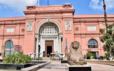 Giza Pyramids and Egyptian Museum Day Tour from Sharm
