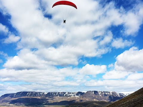 Tandem Paragliding over the Rugged Lava Fields at Blue Mountains, photo 6