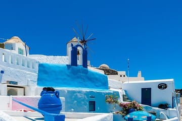 Private Santorini Sightseeing Tour with Akrotiri and Monastery Visit