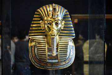 Full Day Cairo Tour: Pyramids, Museum, and Old Bazaar from Hurghada