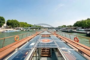 Seine Cruise & Crepe Tasting near the Eiffel with Hotel Pick up