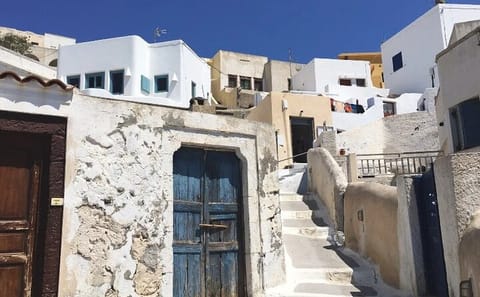 Private ATV and Minivan Tour of Akrotiri and Fira, Santorini