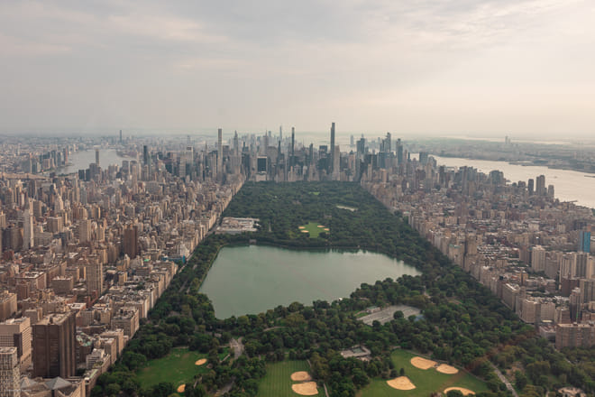 Couple's Private Scenic NYC Helicopter Charter from Manhattan with Champagne Toast photo 3