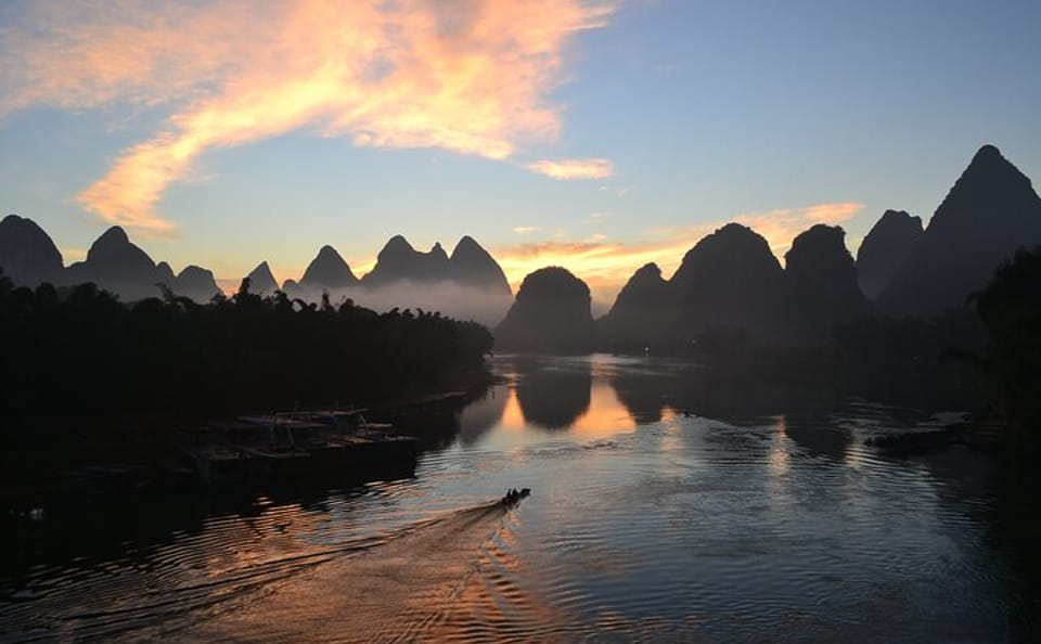 Li River Electric Boat and Yulong River Biking Tour in Guilin