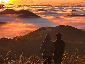 Cloud Hunting and Sunrise trekking to Hon Bo Peak in Da Lat city
