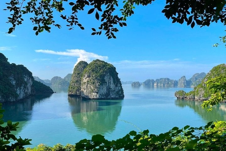 Hanoi: Bai Tu Long Bay Scenic Day Cruise to Hidden Landscapes 2
