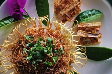 Beijing Hutong Night Tour with Yunnan Dinner and Boat Ride