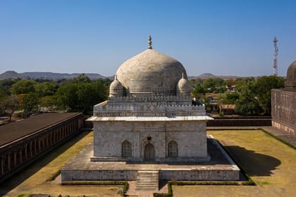 Bhopal to Delhi Ancient Monuments & Mughal Architecture