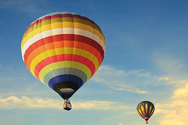 Paseo en globo, desayuno, paseo en quad, traslado en camello