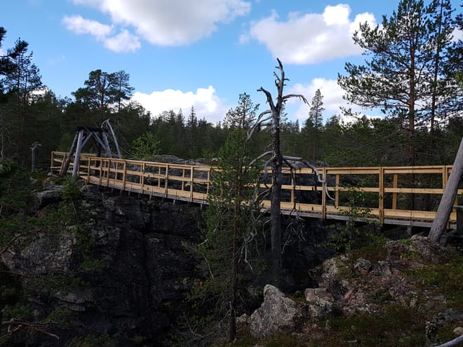 Hike Across the Devil’s Gorge