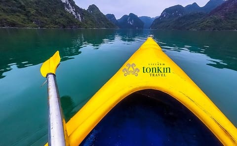 Luxury 2-Day Halong Bay Cruise with Kayaking and Island Visits