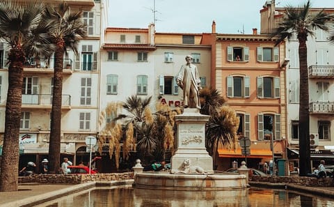 Private Historic Walking Tour in Cannes, France