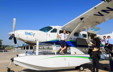 Scenic 25-Minute Seaplane Tour Over Halong Bay from Hanoi