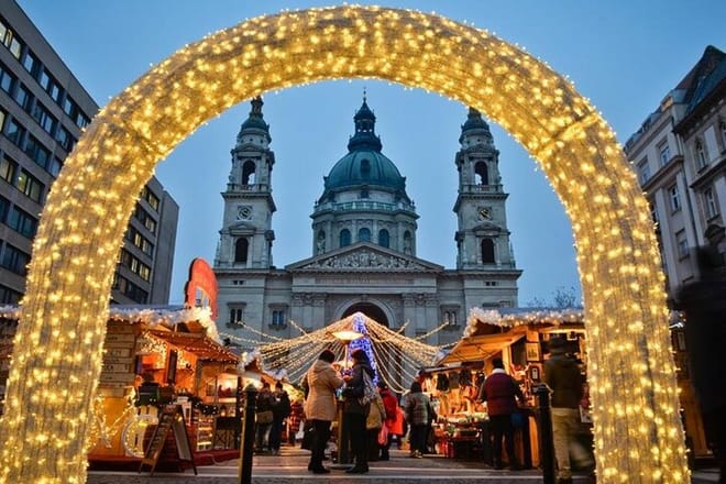 Private Budapest Christmas Market guided tour and Danube Evening cruise package photo 4