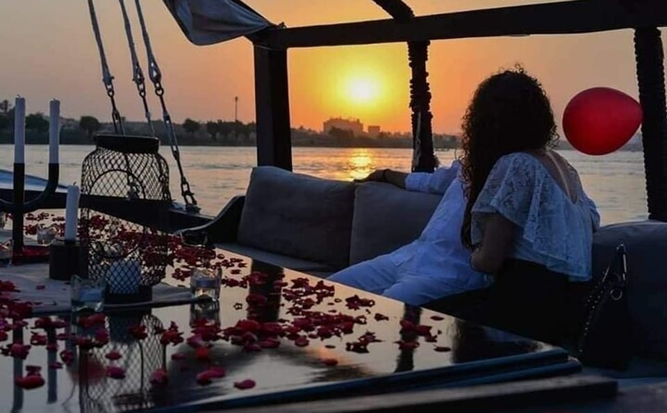 Luxury Nile Dining Experience with Lunch or Dinner in Cairo