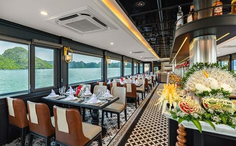 Luxury Day Cruise with Buffet Lunch in Halong Bay
