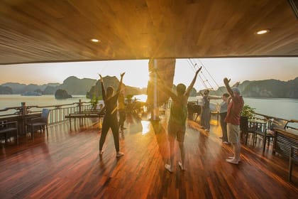 Lan Ha Bay Deluxe Cruise 2D/1N: Kayaking, Swimming at pristine places & meals