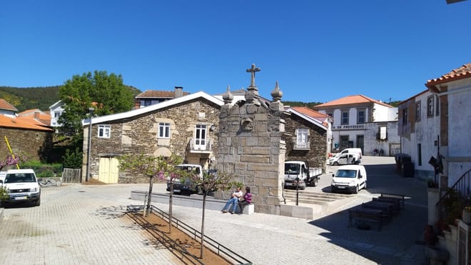 Private Douro Valley Tour: Provesende, Pinhão, Scenic Viewpoints and most renowned wineries 9