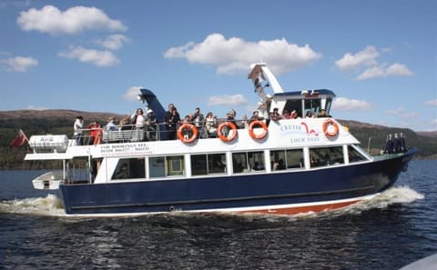 Loch Ness, Whisky and Outlander Tour with Boat Cruise from Inverness