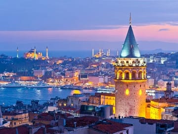 Small Group Tour of Istanbul's Spice Bazaar and Bosphorus Cruise