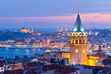 Small Group Tour of Istanbul's Spice Bazaar and Bosphorus Cruise