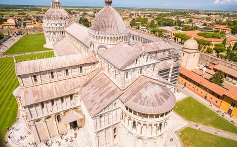 Day Trip to Pisa and Florence with Leaning Tower Access from Rome