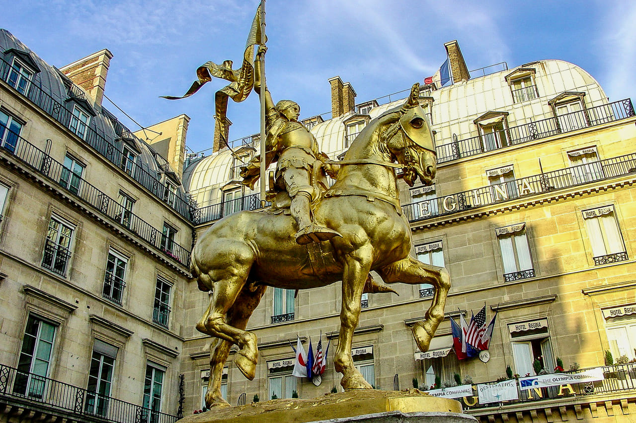 Private Paris Sightseeing City Tour by Minivan 3