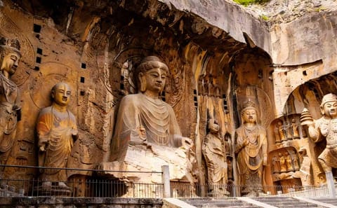 Guided Tour of Longmen Grottoes and White Horse Temple in Luoyang